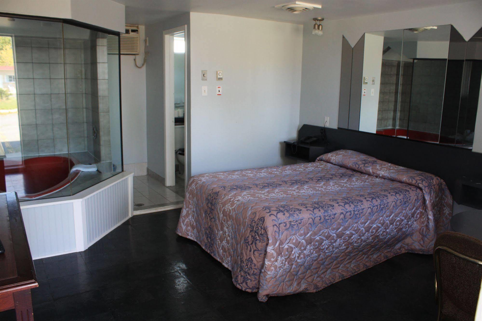 Grand Motel Saint-Hubert Longueuil Luaran gambar